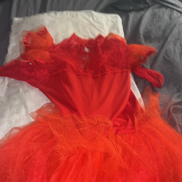 Lydia deetz small costume . Bought for a performance too tight never worn - Picture 3 of 3